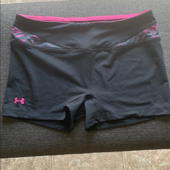 Under Armour fitted workout shorts - Picture 1 of 3